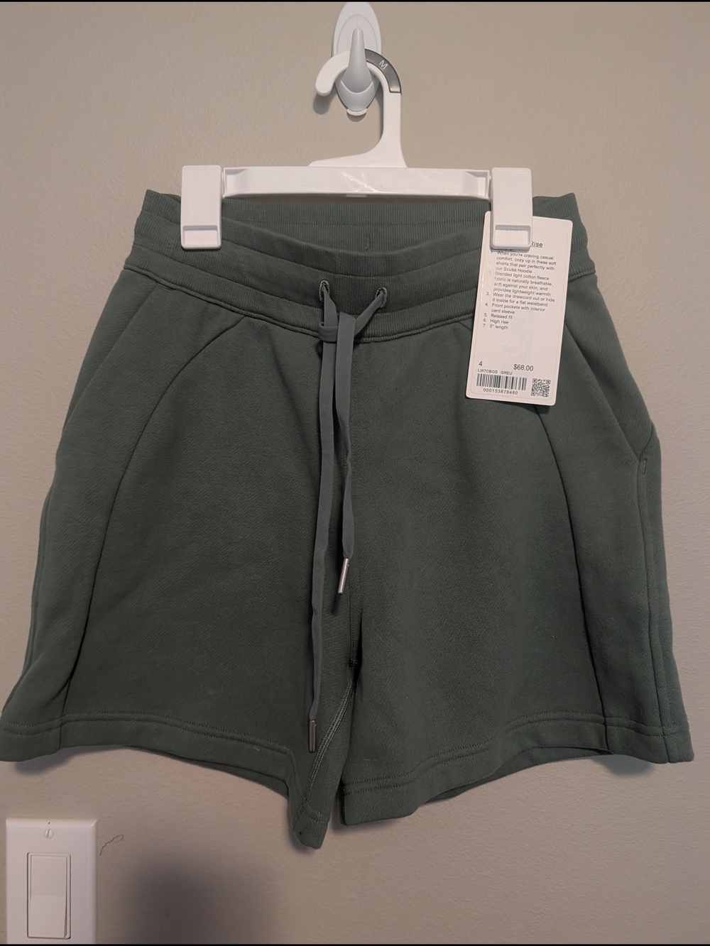 Women's Sage Lululemon Scuba shorts